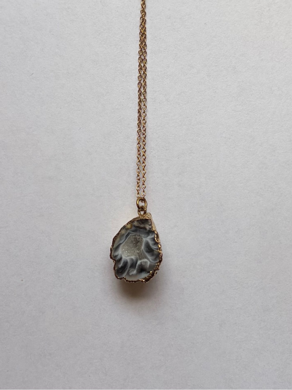 NWOT Urban Outfitters Small Blue-Grey Agate Geode and Goldtone Necklace